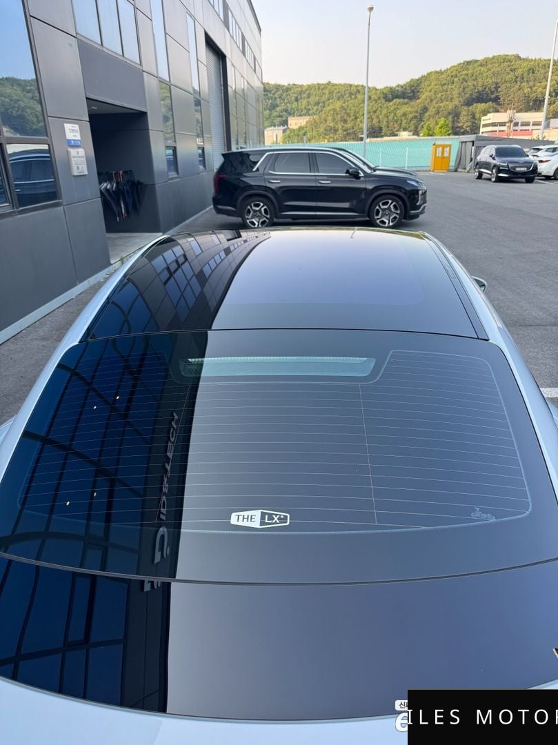 Porsche Taycan 2025 — миниатюра 10