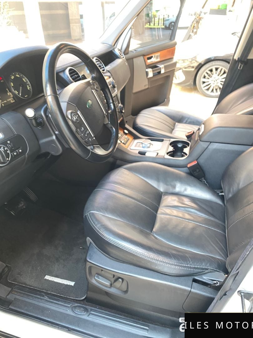 Land Rover Discovery 2013 — миниатюра 10