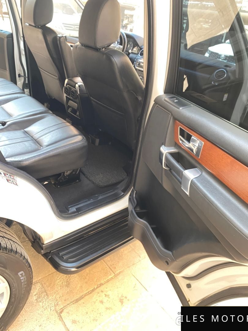 Land Rover Discovery 2013 — миниатюра 11
