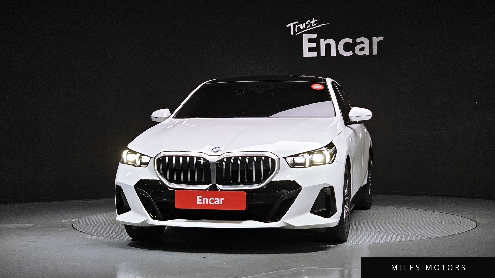 BMW 5 Series (G60) 2025 — миниатюра 3