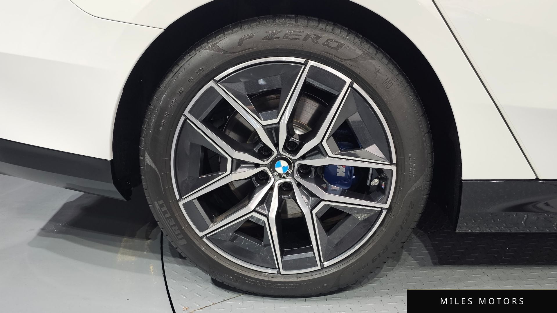 BMW 5 Series (G60) 2025 — миниатюра 5