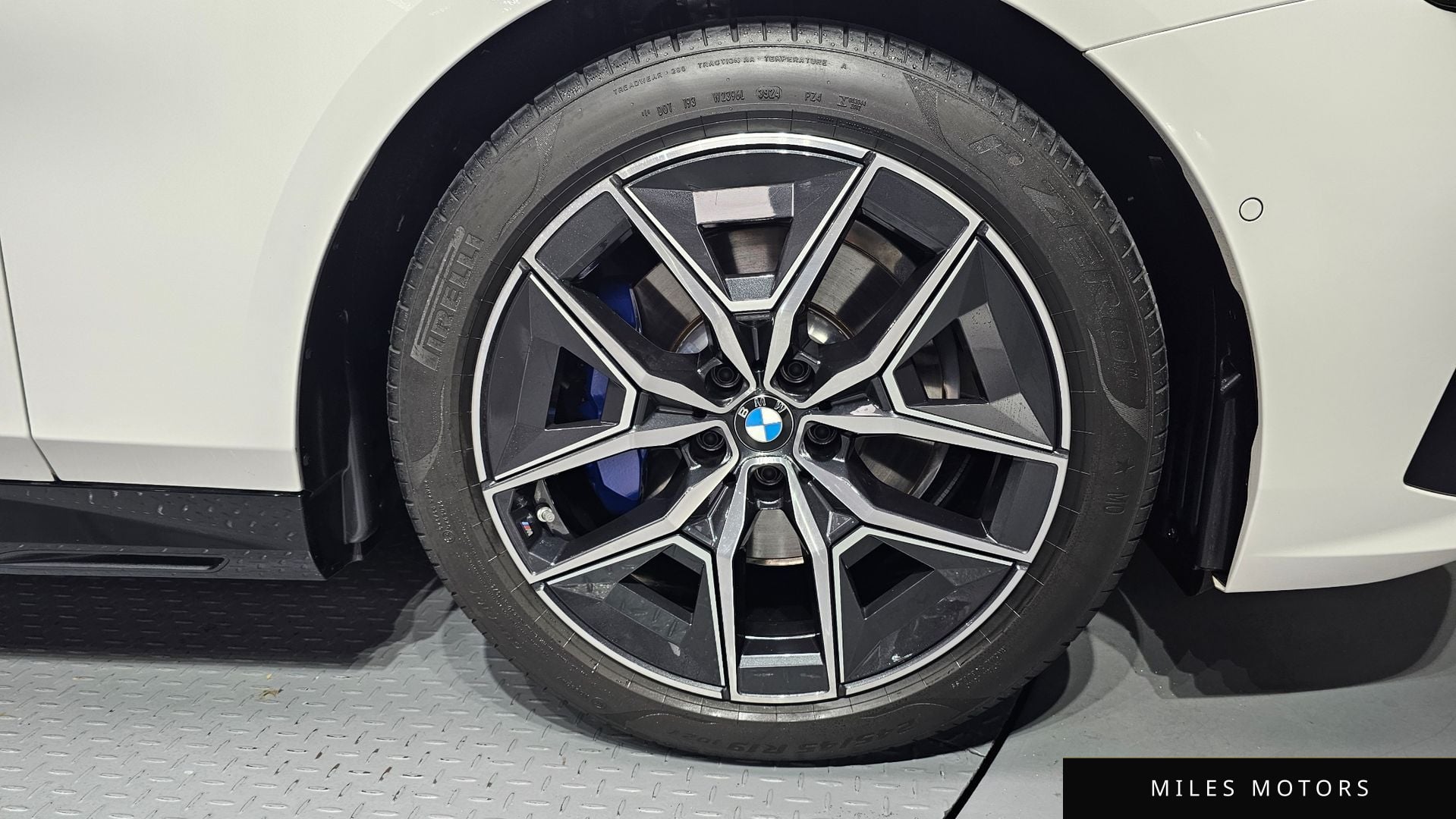 BMW 5 Series (G60) 2025 — миниатюра 7