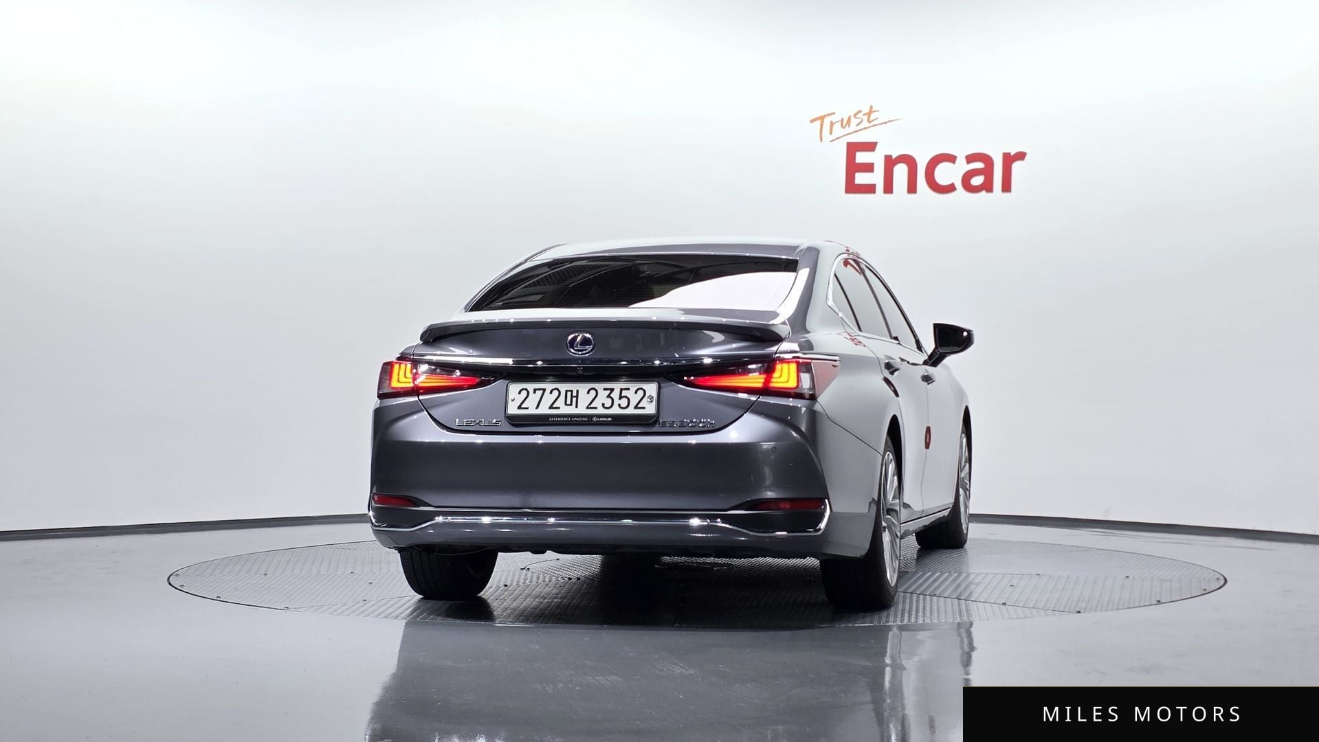 Лексус ES300h 2019 — миниатюра 3