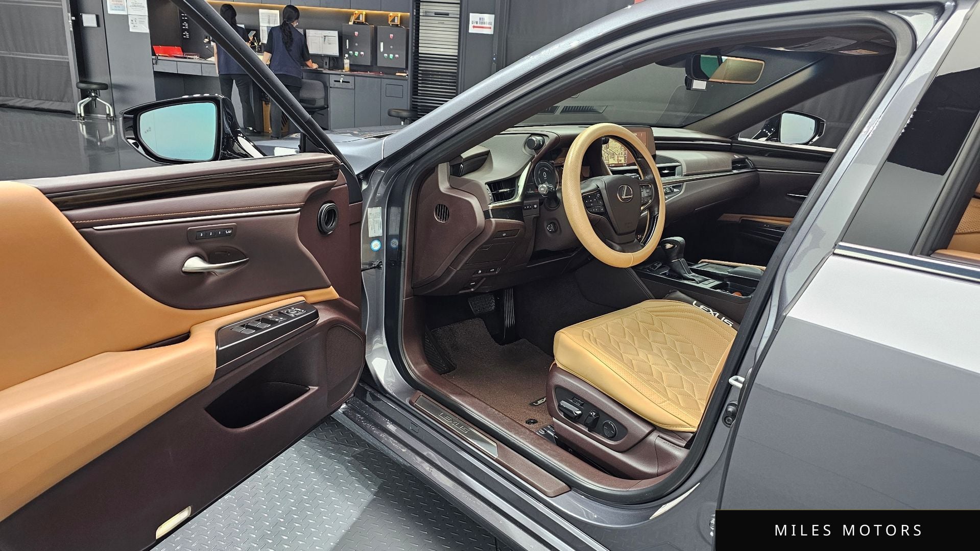 Лексус ES300h 2019 — миниатюра 12