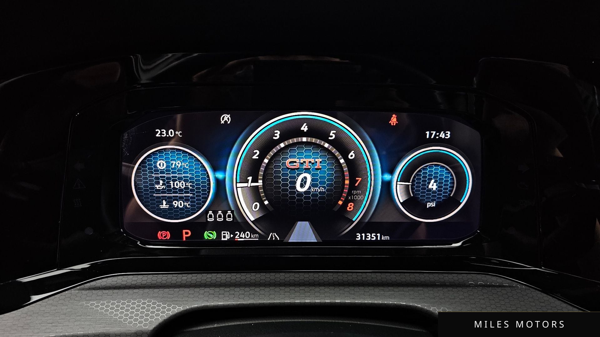 Volkswagen Golf 2023 — миниатюра 10