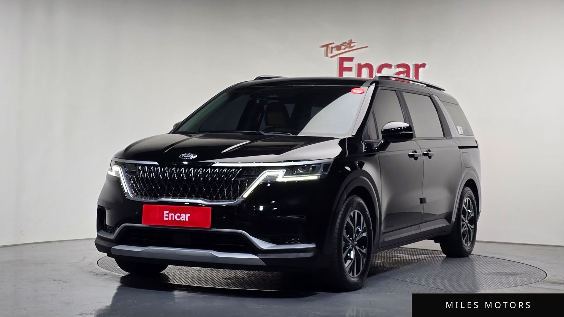 Kia Carnival 2021 — фото 1 из 12