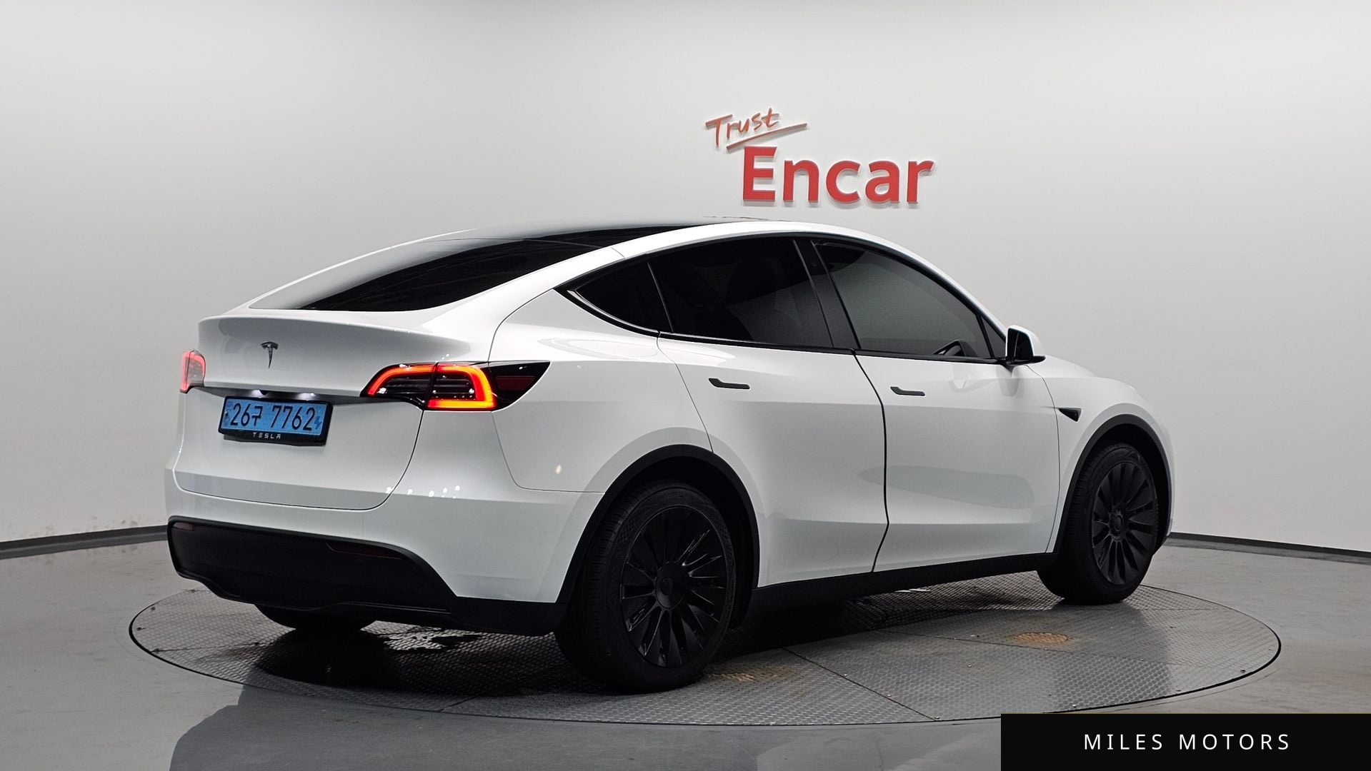 Tesla Model Y 2023 — фото 1 из 12