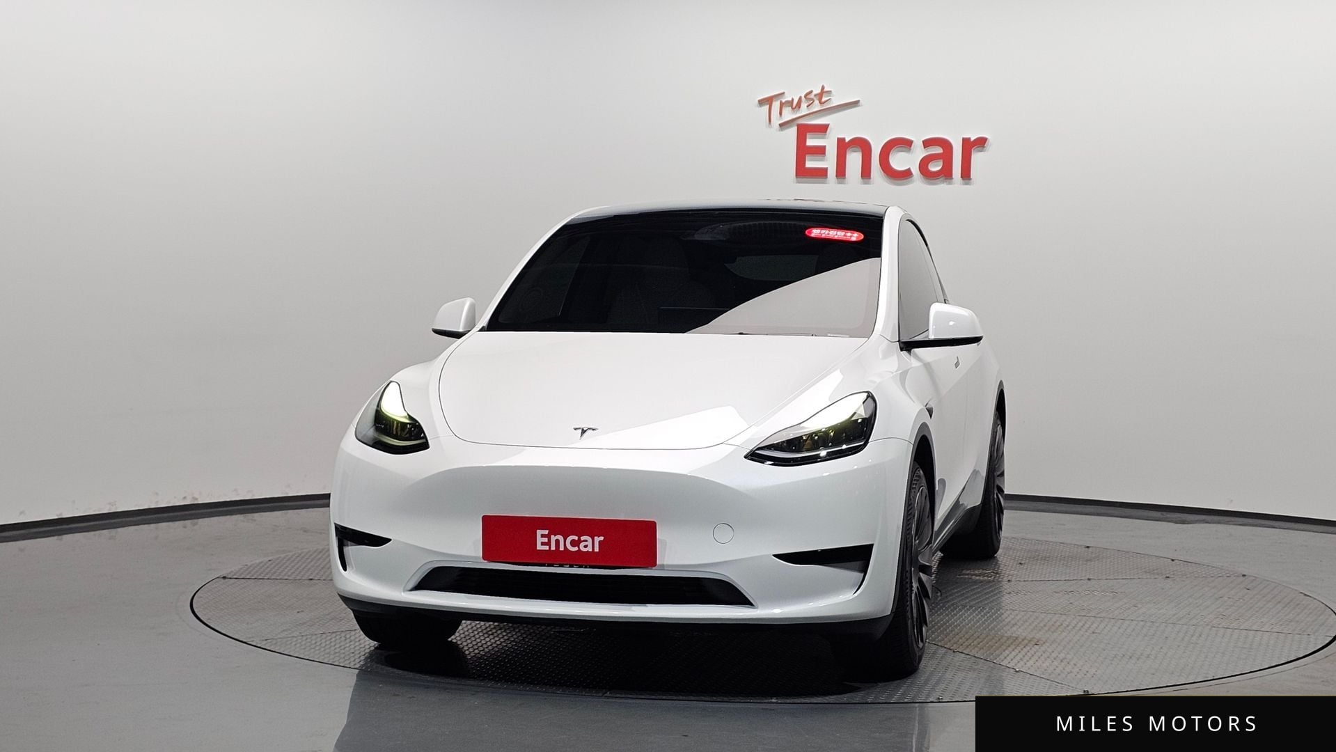 Tesla Model Y 2023 — миниатюра 2
