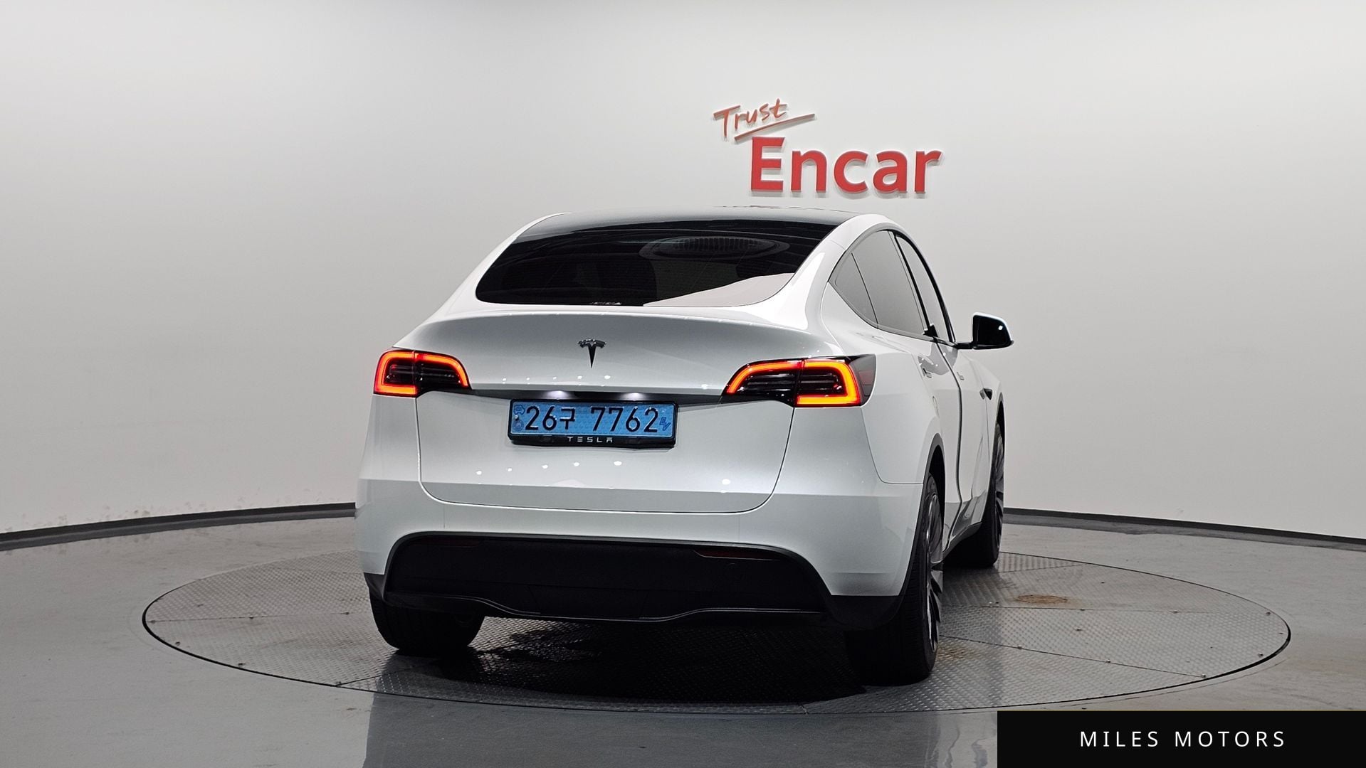 Tesla Model Y 2023 — миниатюра 3