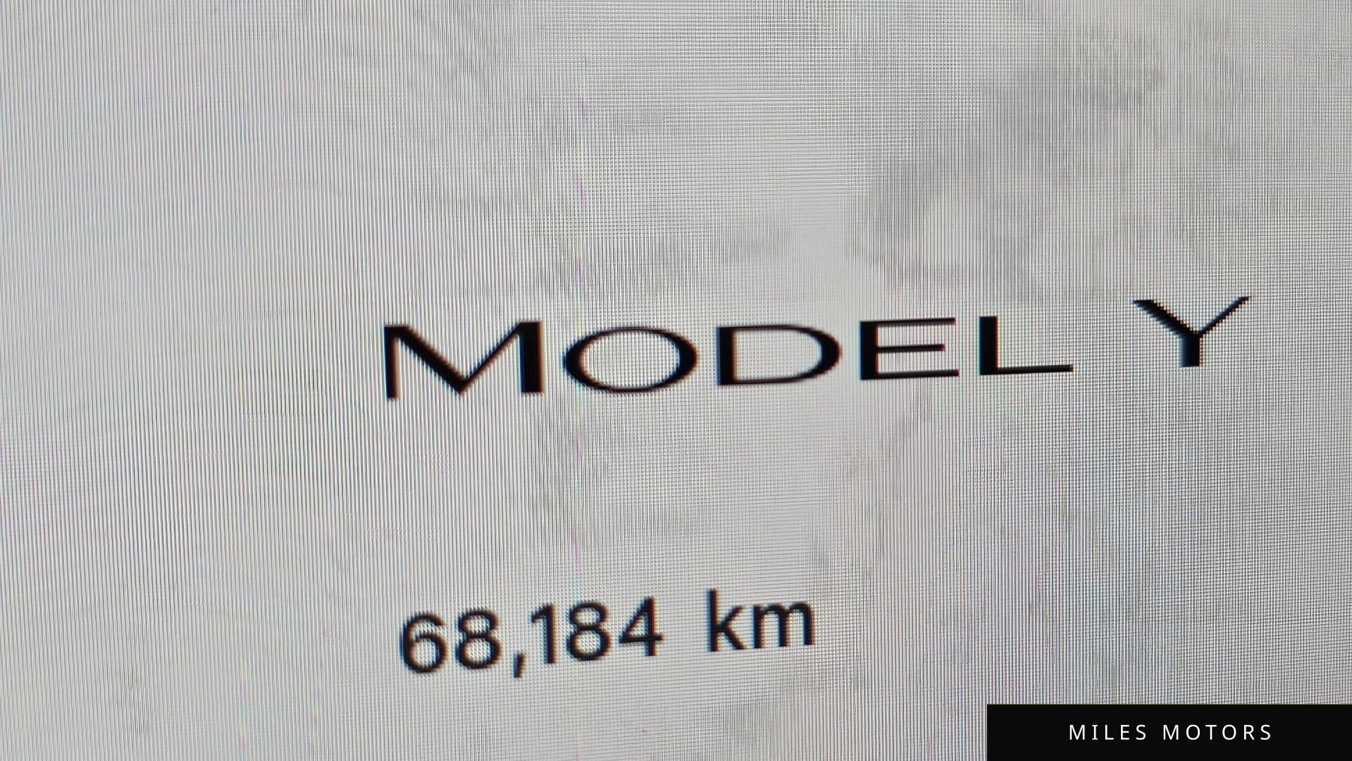 Tesla Model Y 2023 — миниатюра 10