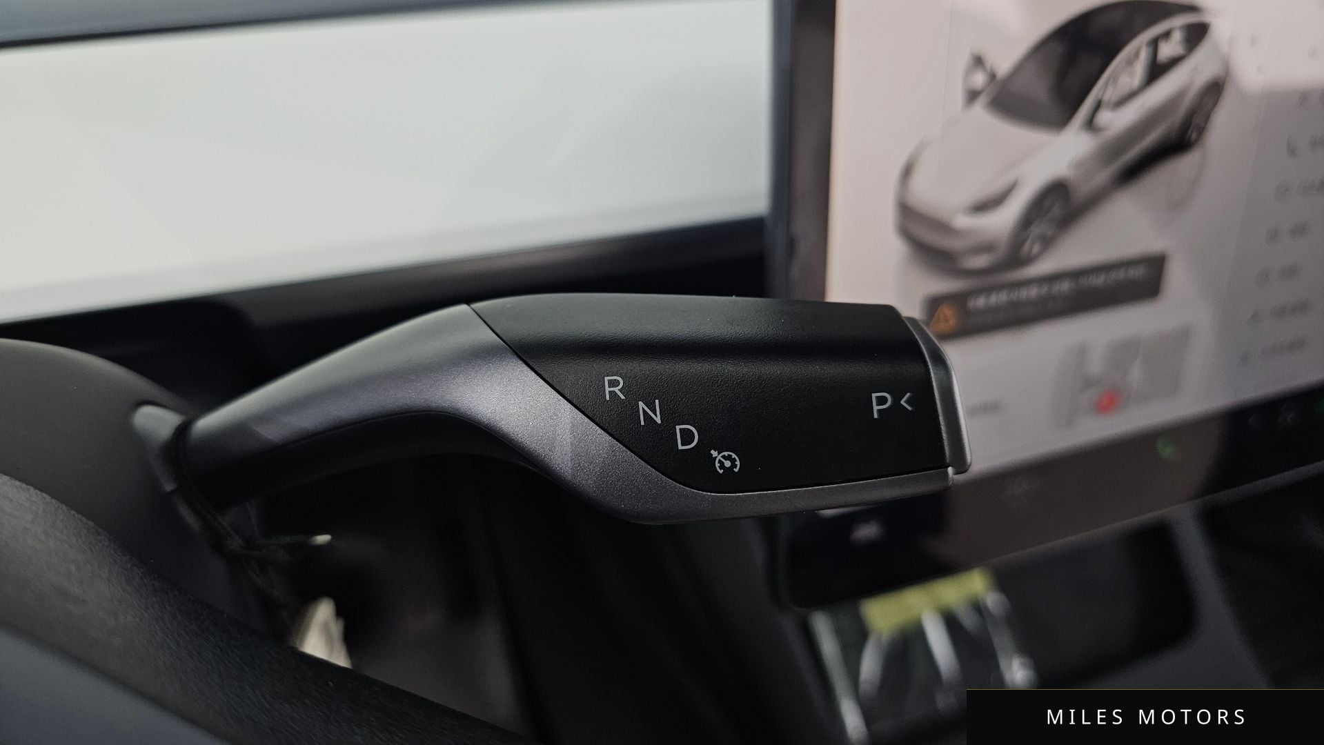 Tesla Model Y 2023 — миниатюра 11