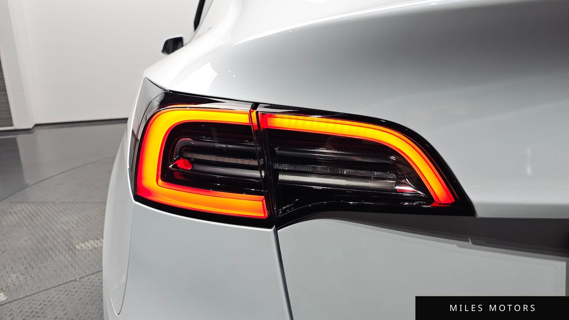 Tesla Model Y 2023 — миниатюра 8
