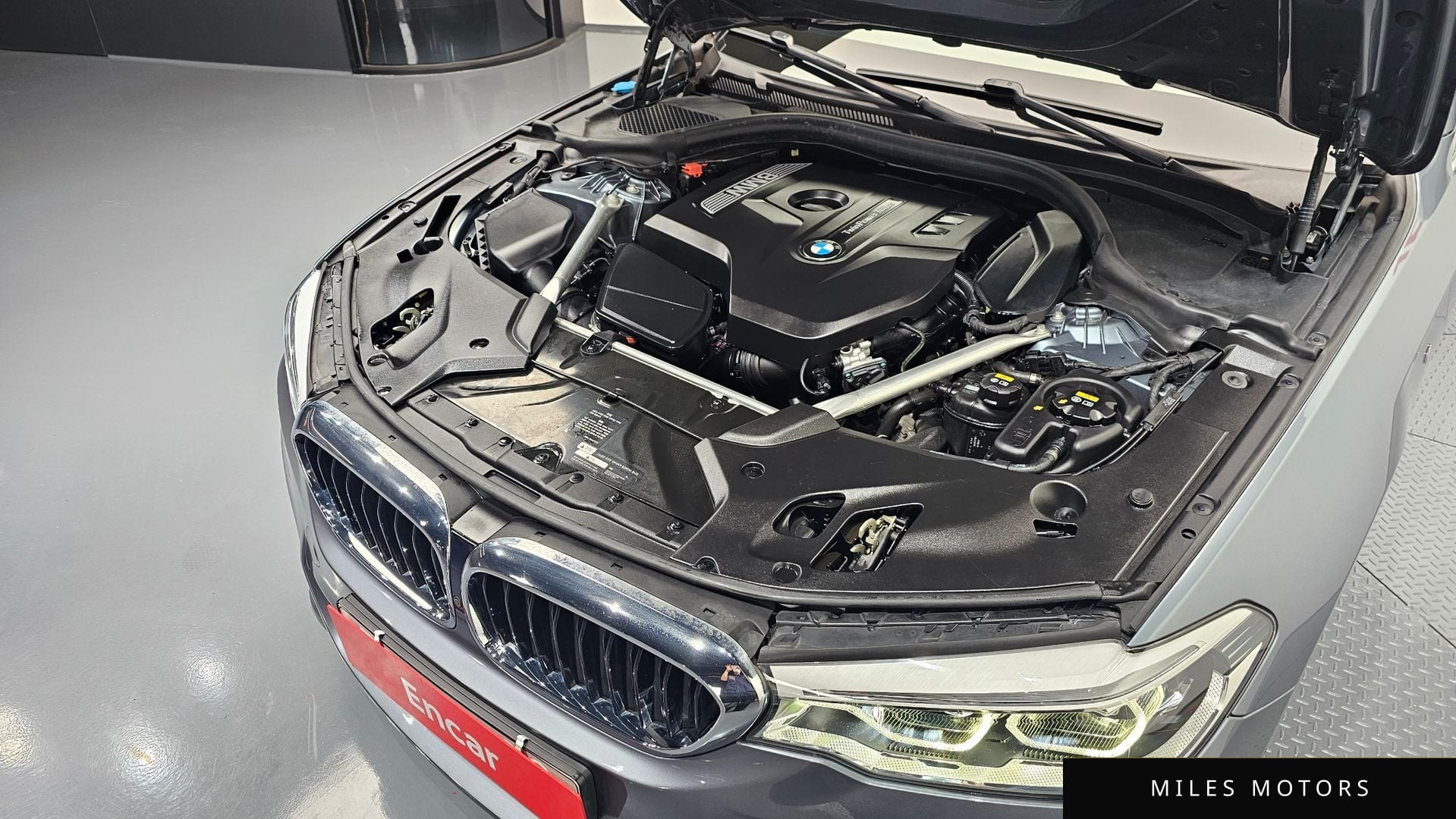 BMW 5 Series (G30) 2019 — миниатюра 5