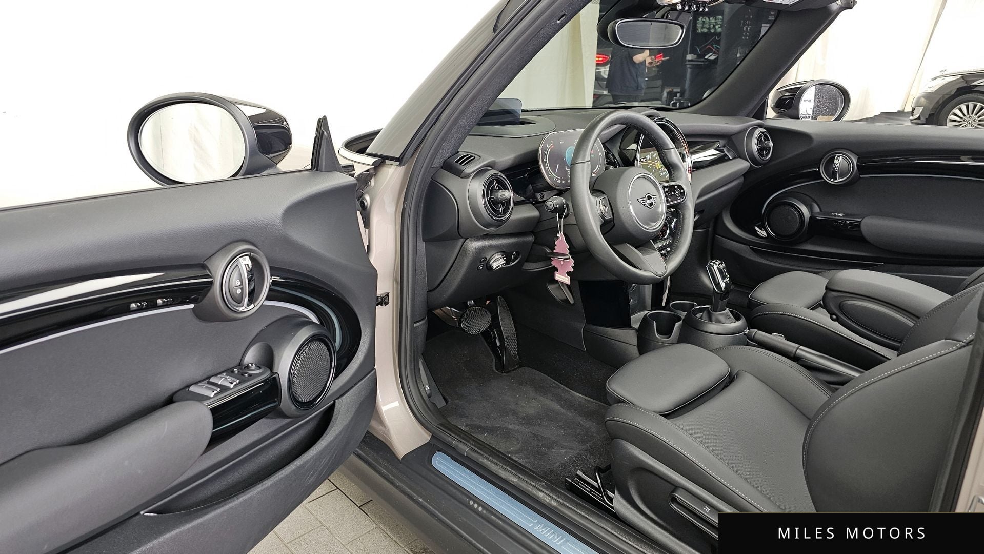 MINI Cooper Convertible 2024 — миниатюра 10