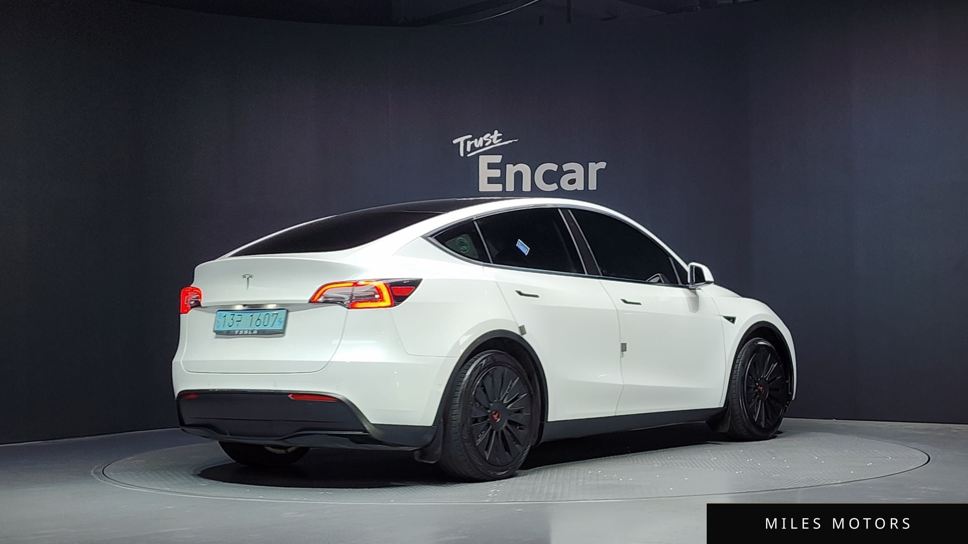 Tesla Model Y 2021 — миниатюра 2