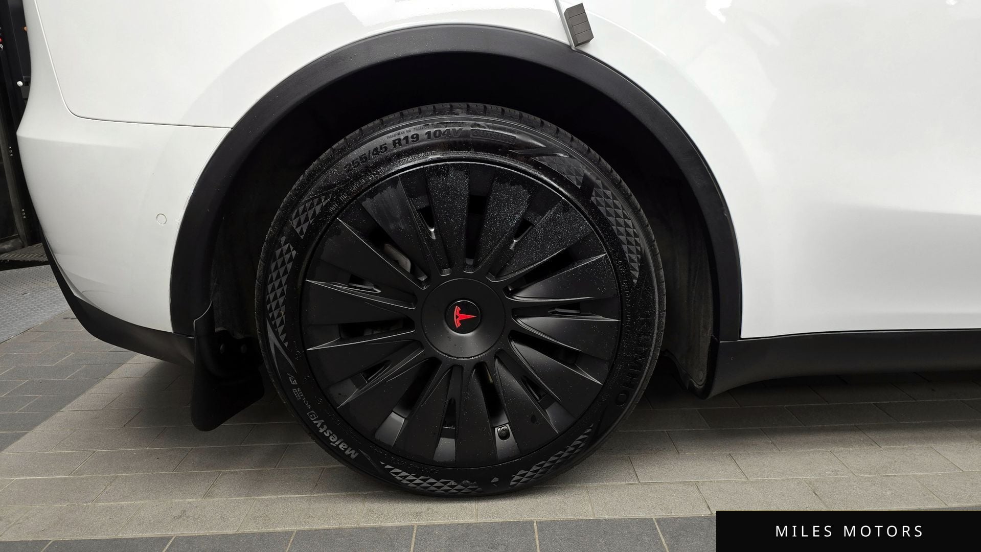 Tesla Model Y 2021 — миниатюра 5