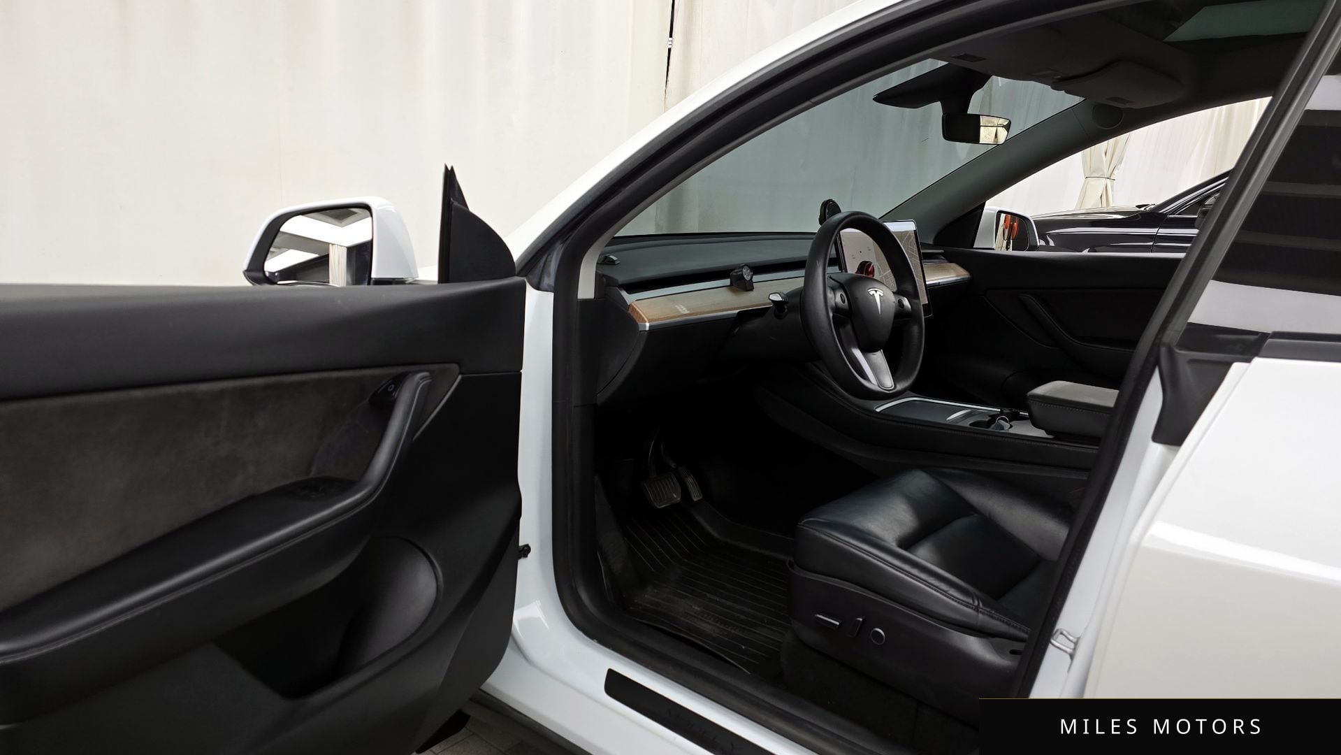 Tesla Model Y 2021 — миниатюра 10