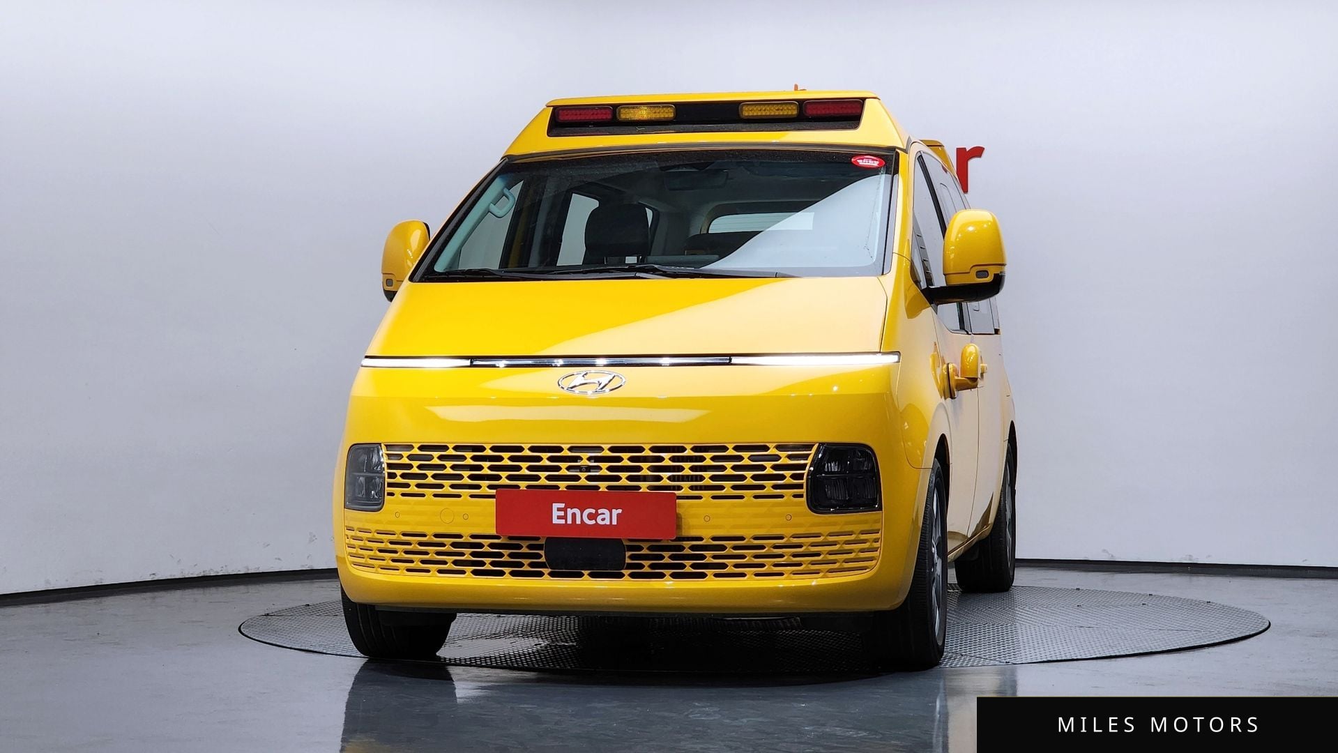 Hyundai Staria 2023 — миниатюра 3
