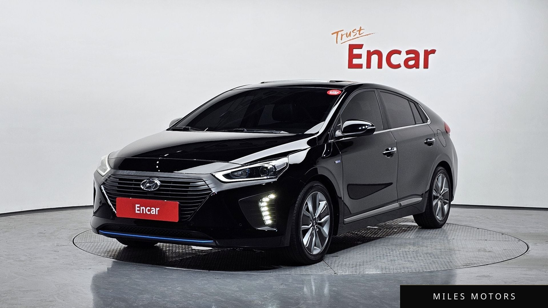 Hyundai Ioniq 2016 — фото 1 из 12
