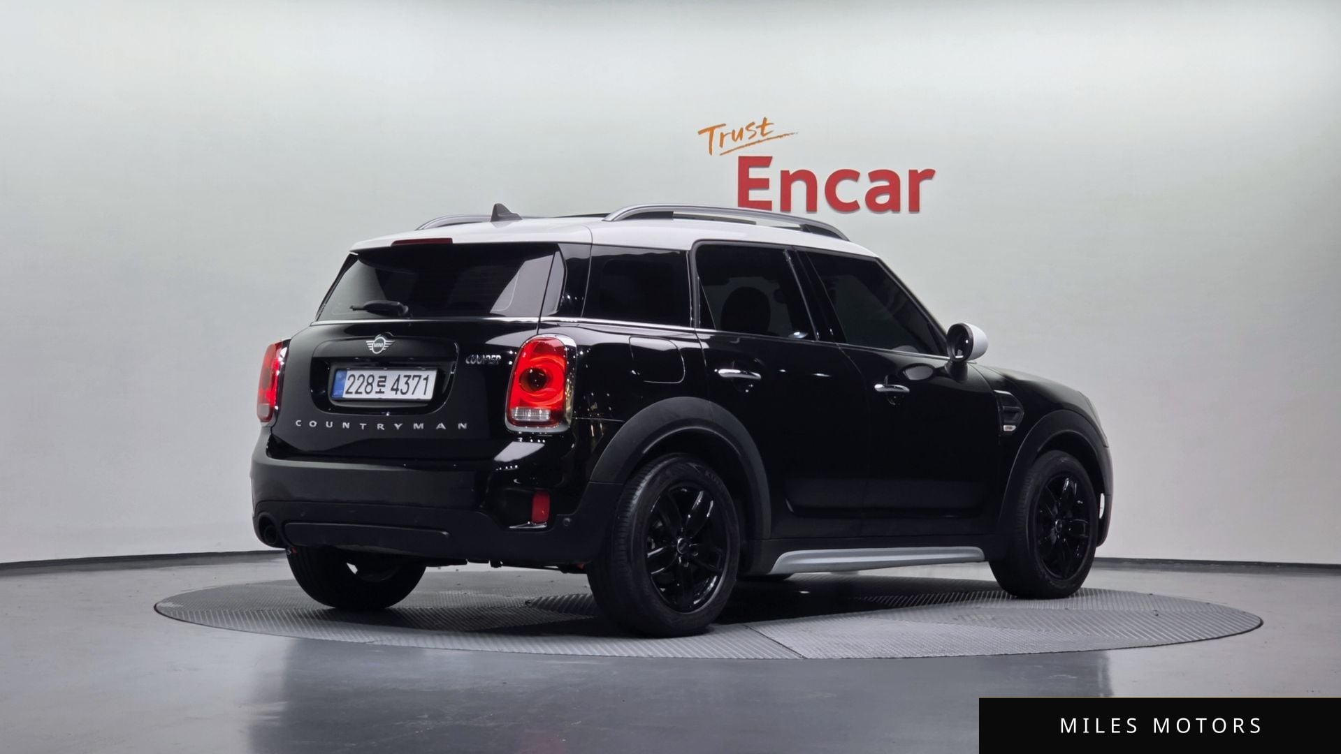 MINI Countryman 2018 — фото 1 из 12