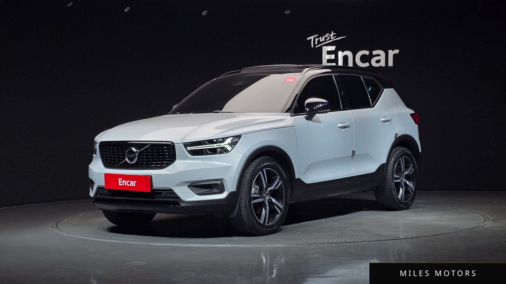 Volvo XC40 2021 — фото 1 из 12