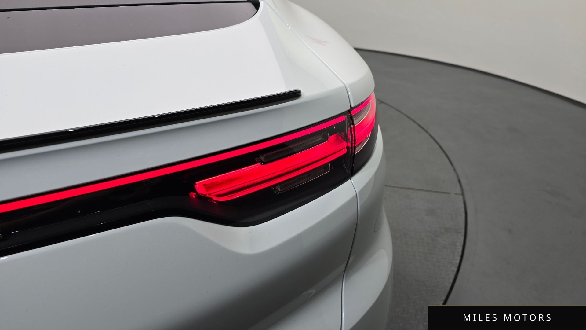 Porsche Cayenne 2023 — миниатюра 9