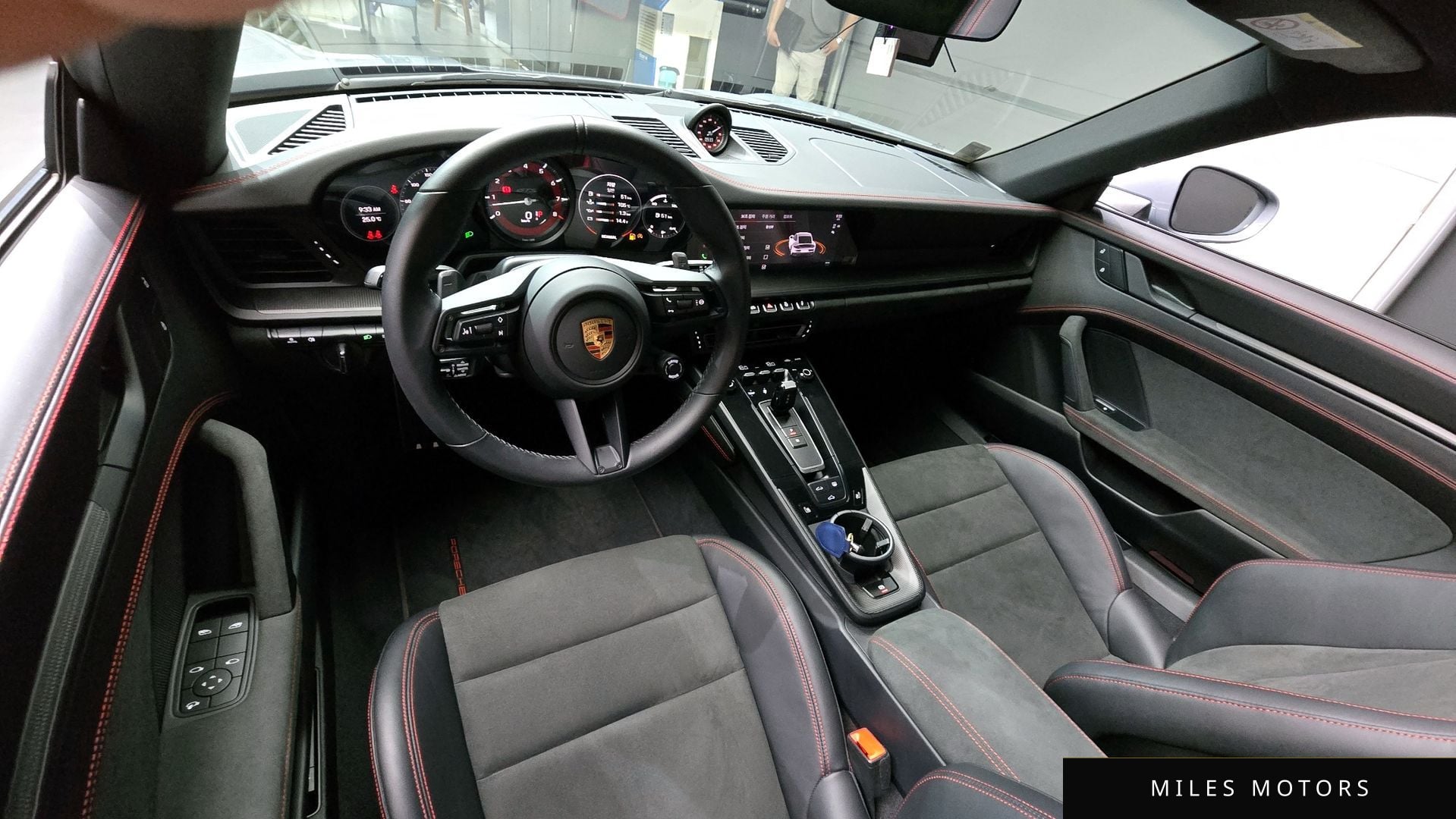 Porsche 911 (992) 2024 — миниатюра 10