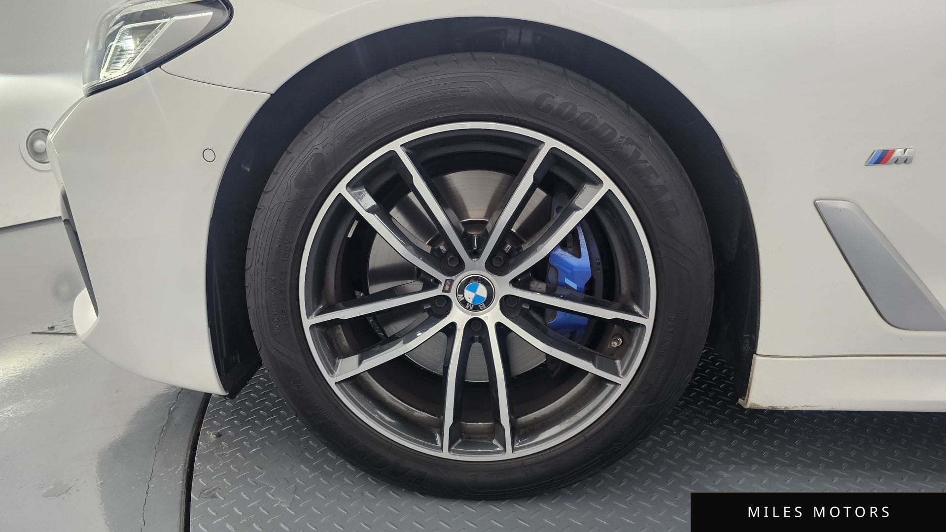 BMW 5 Series (G30) 2023 — миниатюра 5