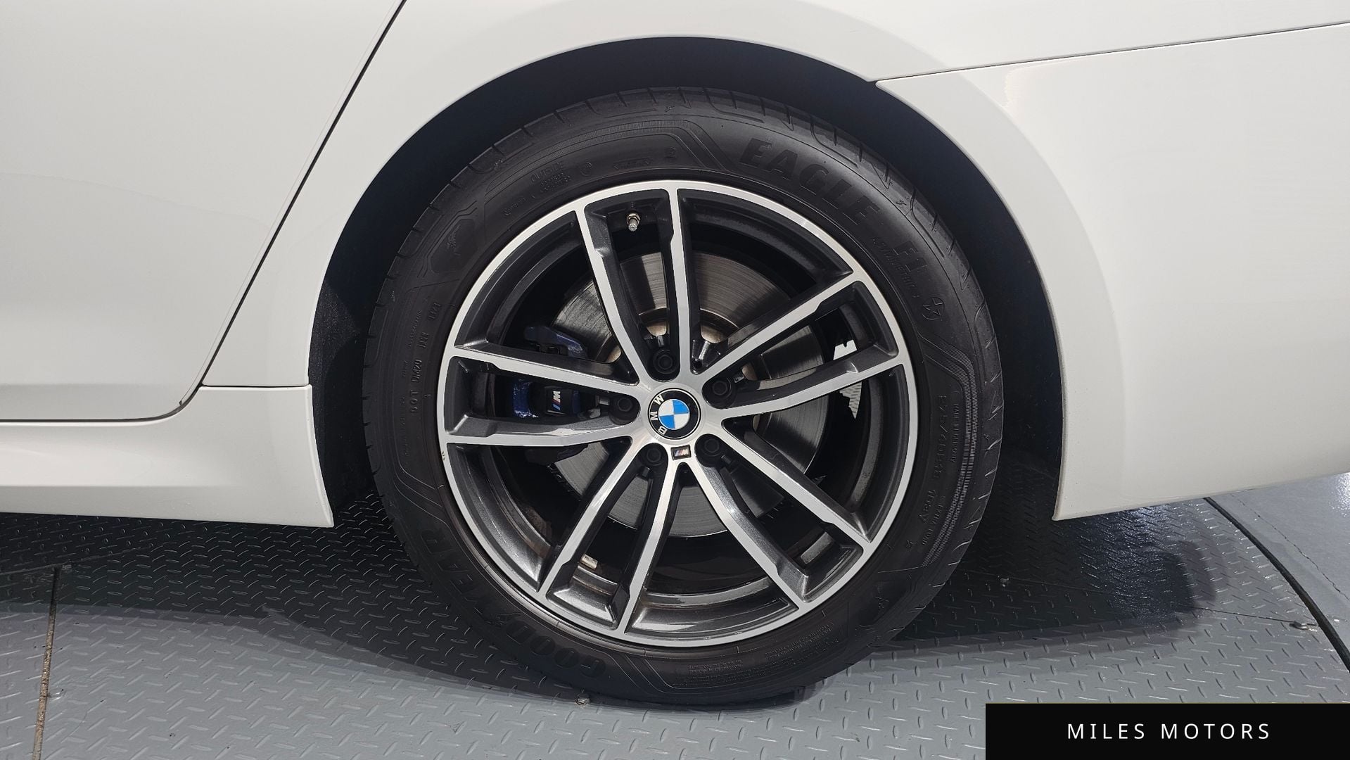 BMW 5 Series (G30) 2023 — миниатюра 7