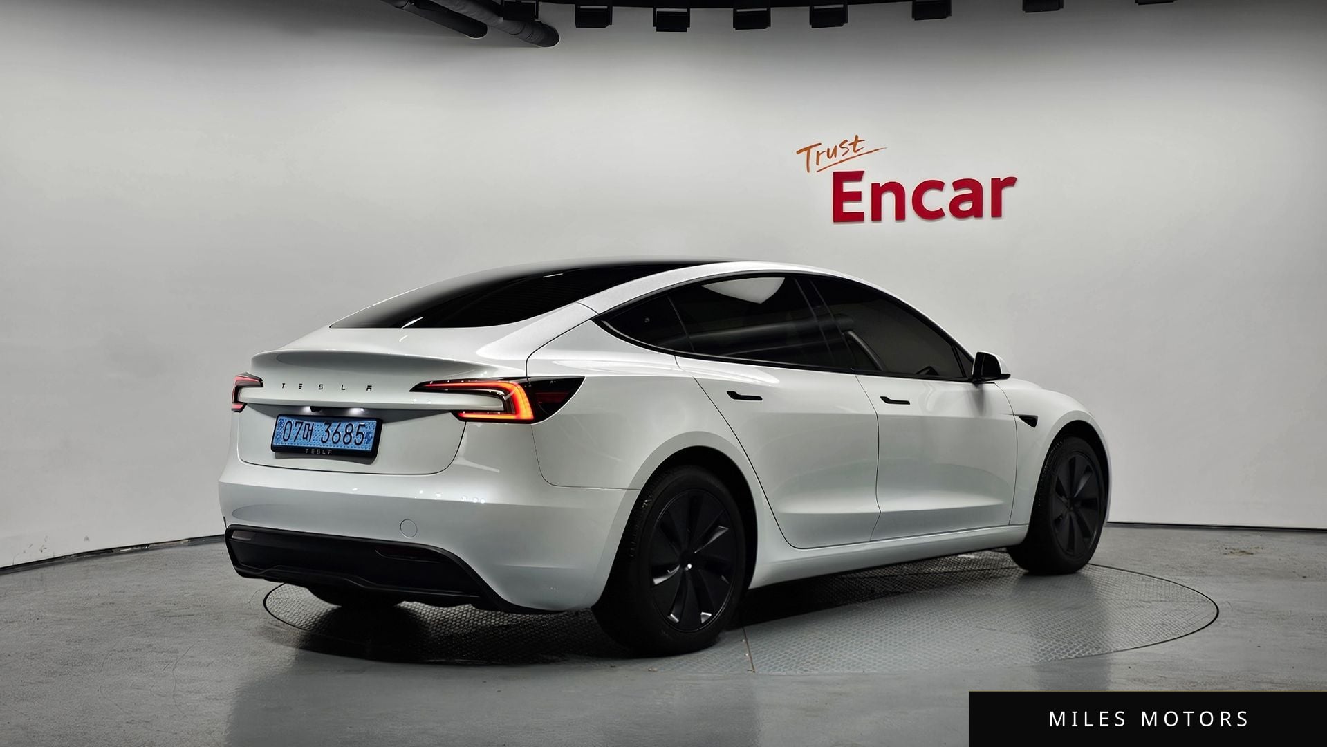 Tesla Model 3 2025 — миниатюра 2