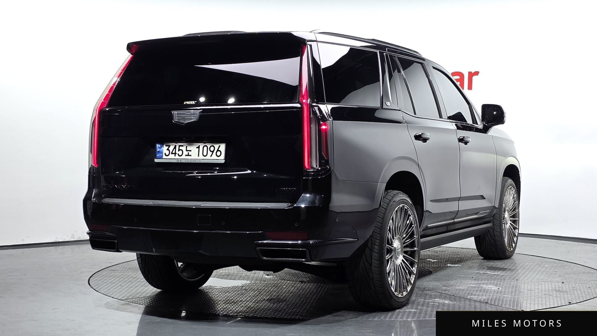 Cadillac Escalade 2023 — миниатюра 2