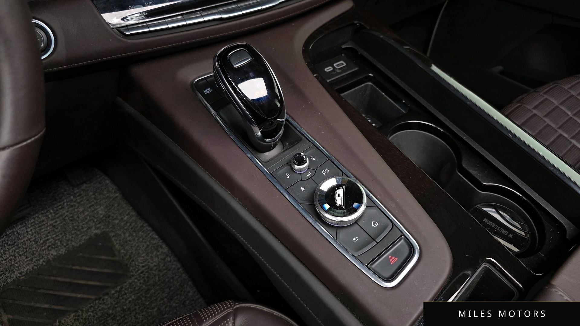 Cadillac Escalade 2023 — миниатюра 9