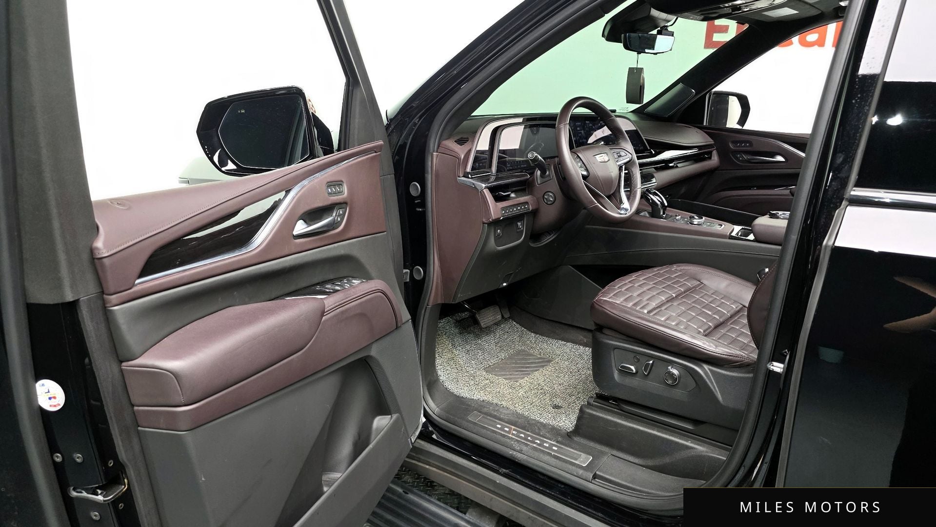 Cadillac Escalade 2023 — миниатюра 10