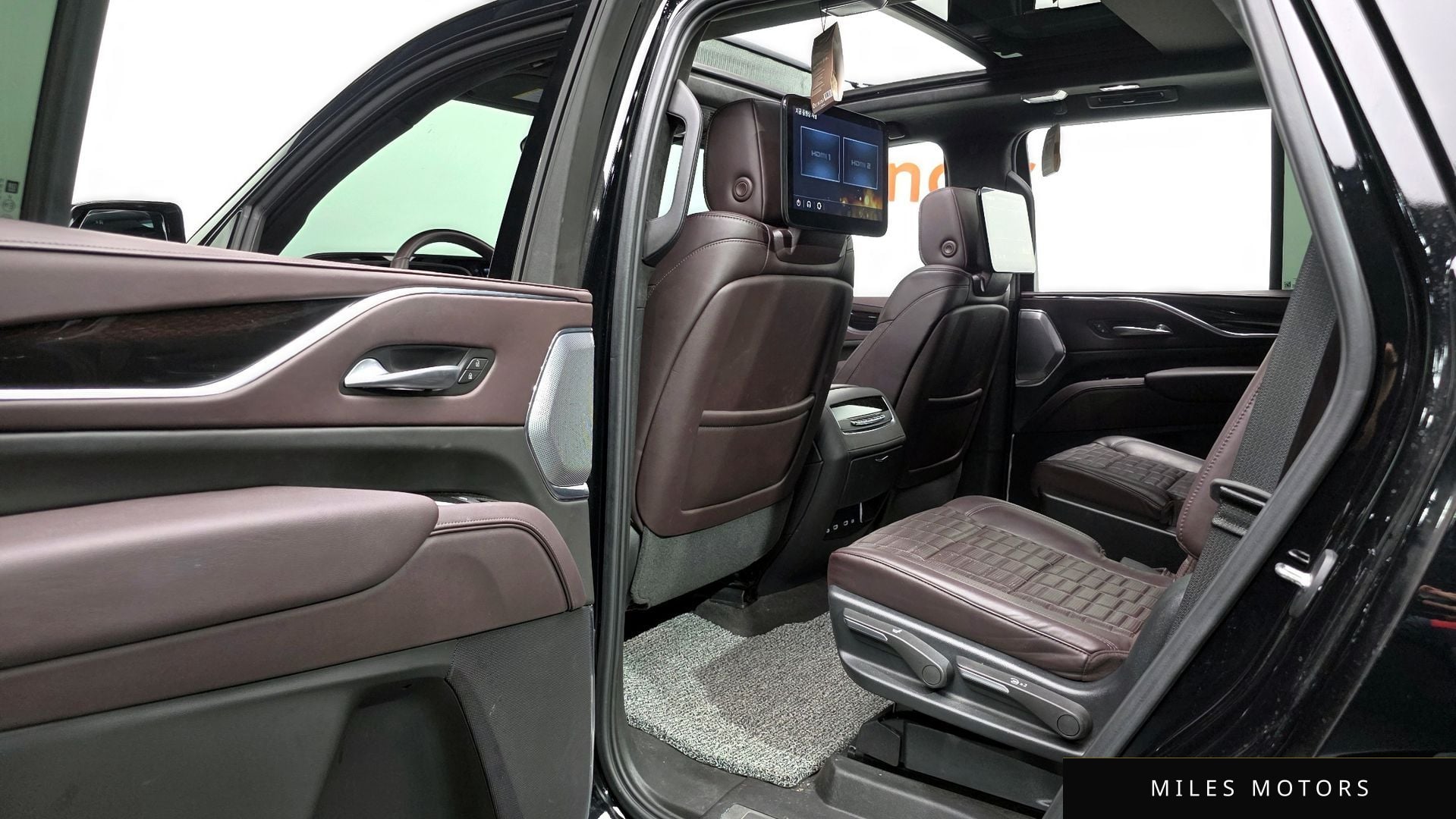 Cadillac Escalade 2023 — миниатюра 11