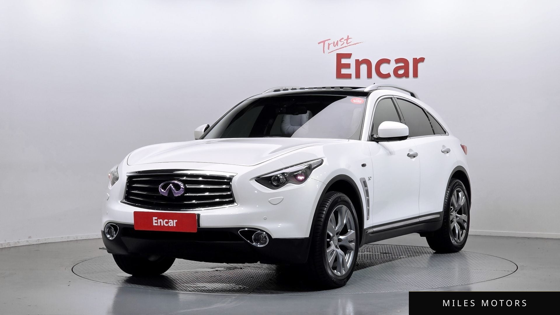 Infiniti QX70 2014 — фото 1 из 12