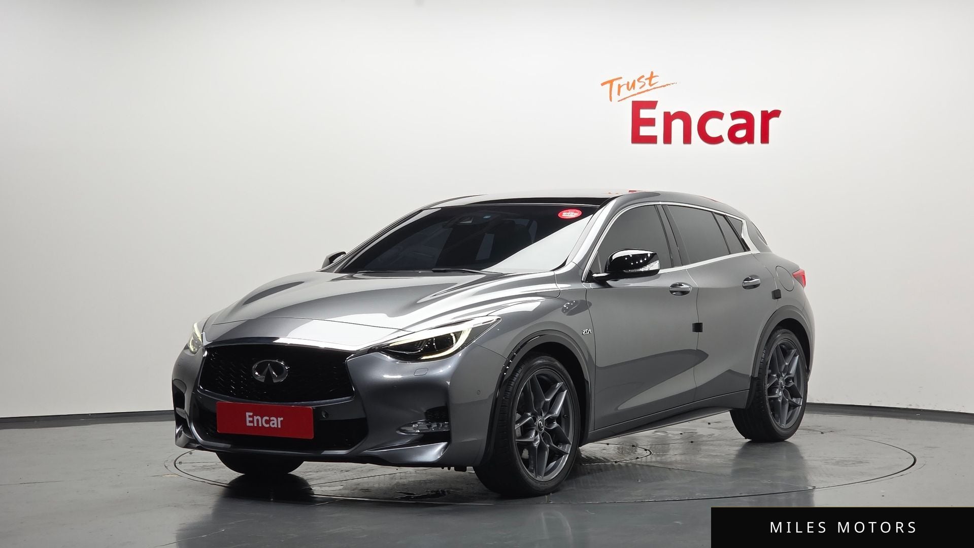 Infiniti Q30 2017 — фото 1 из 12