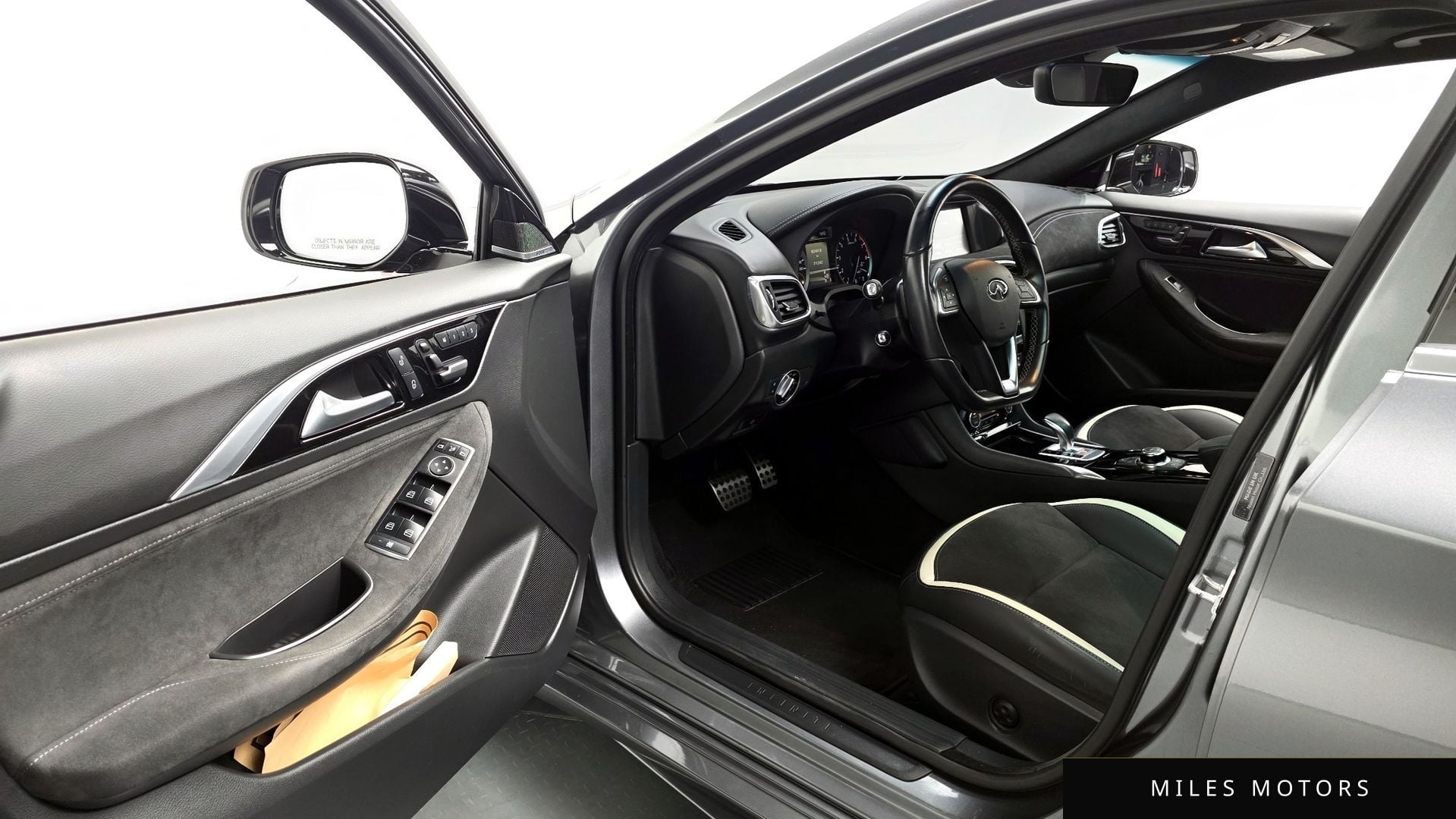 Infiniti Q30 2017 — миниатюра 10