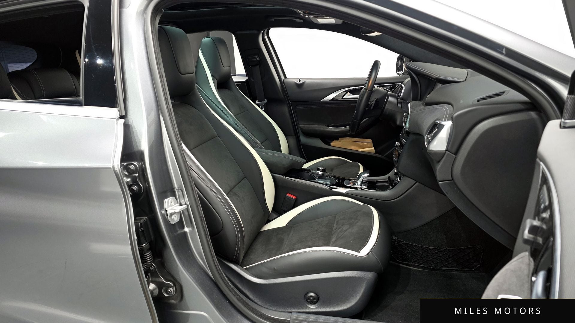 Infiniti Q30 2017 — миниатюра 11