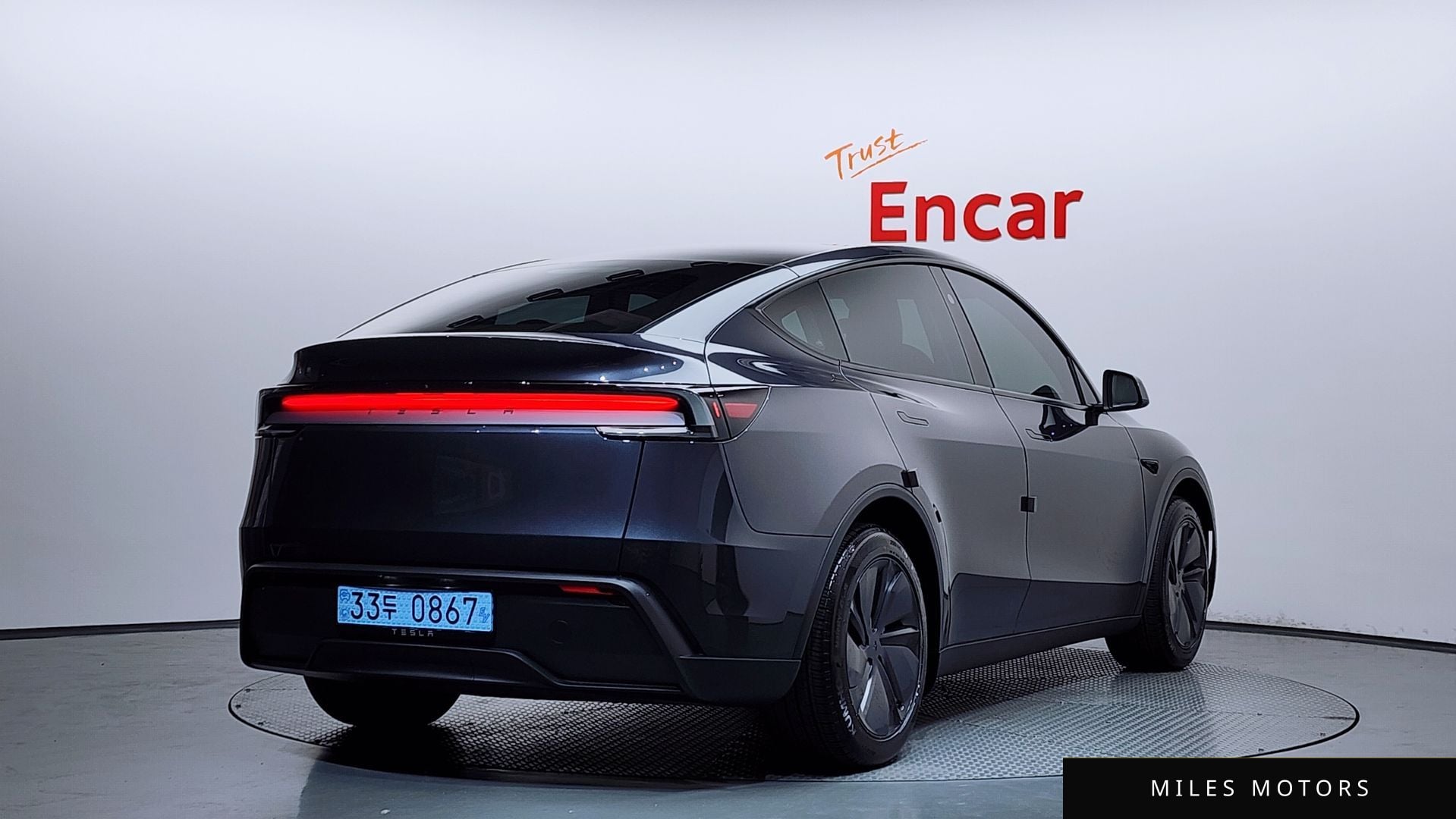 Tesla Model Y 2025 — миниатюра 2