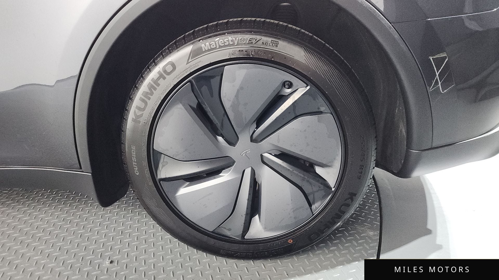Tesla Model Y 2025 — миниатюра 7