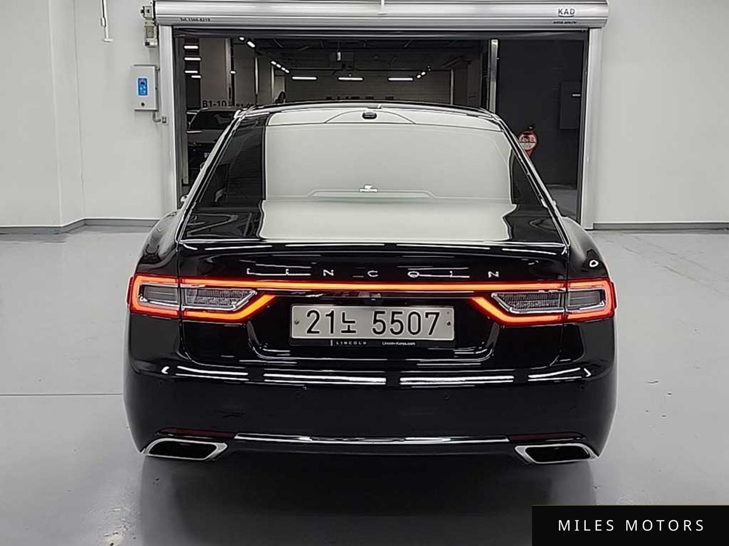 Lincoln Continental 2017 — миниатюра 3