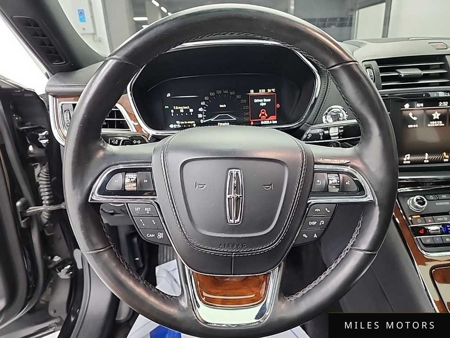 Lincoln Continental 2017 — миниатюра 9