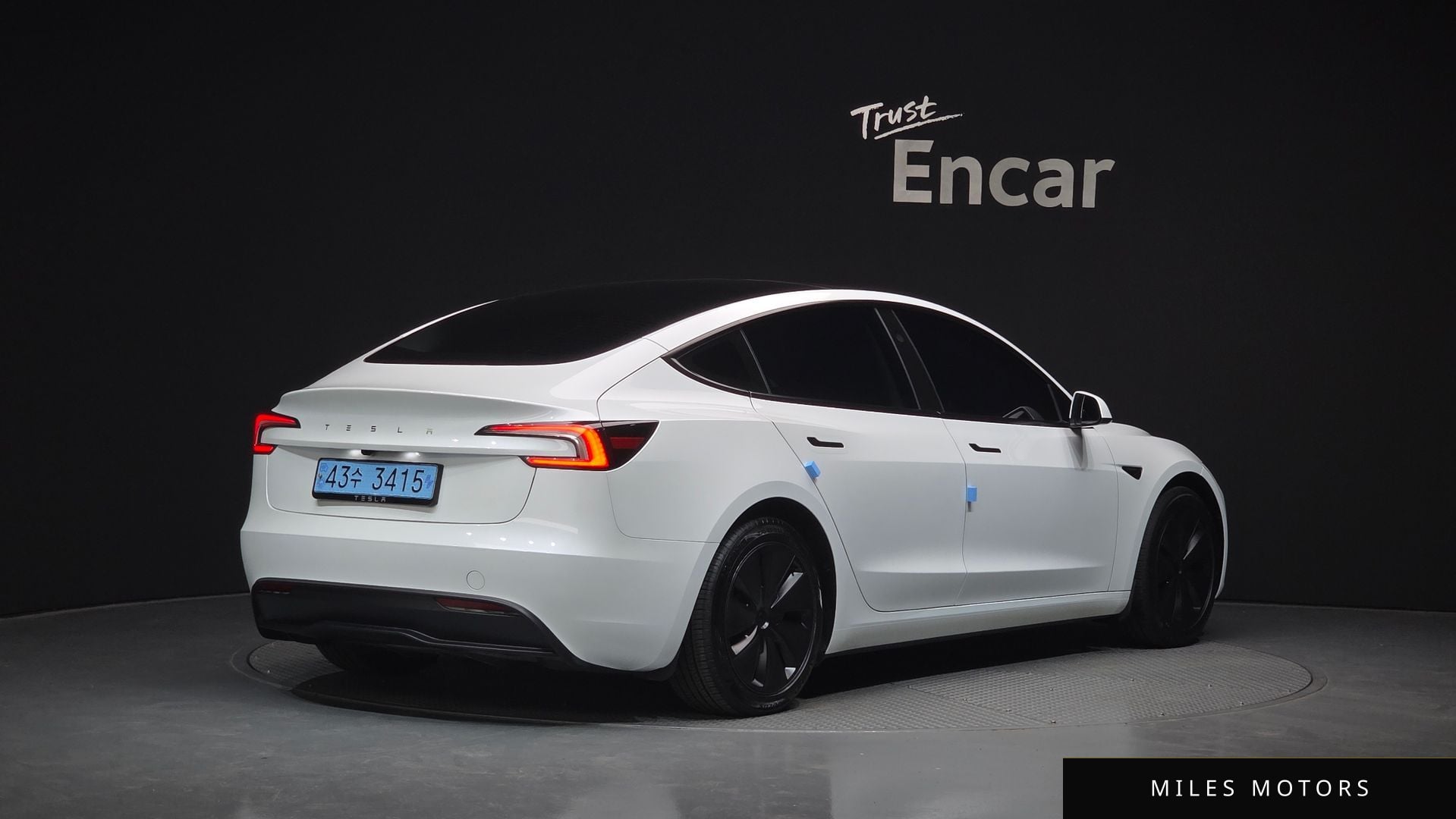 Tesla Model 3 2024 — миниатюра 2