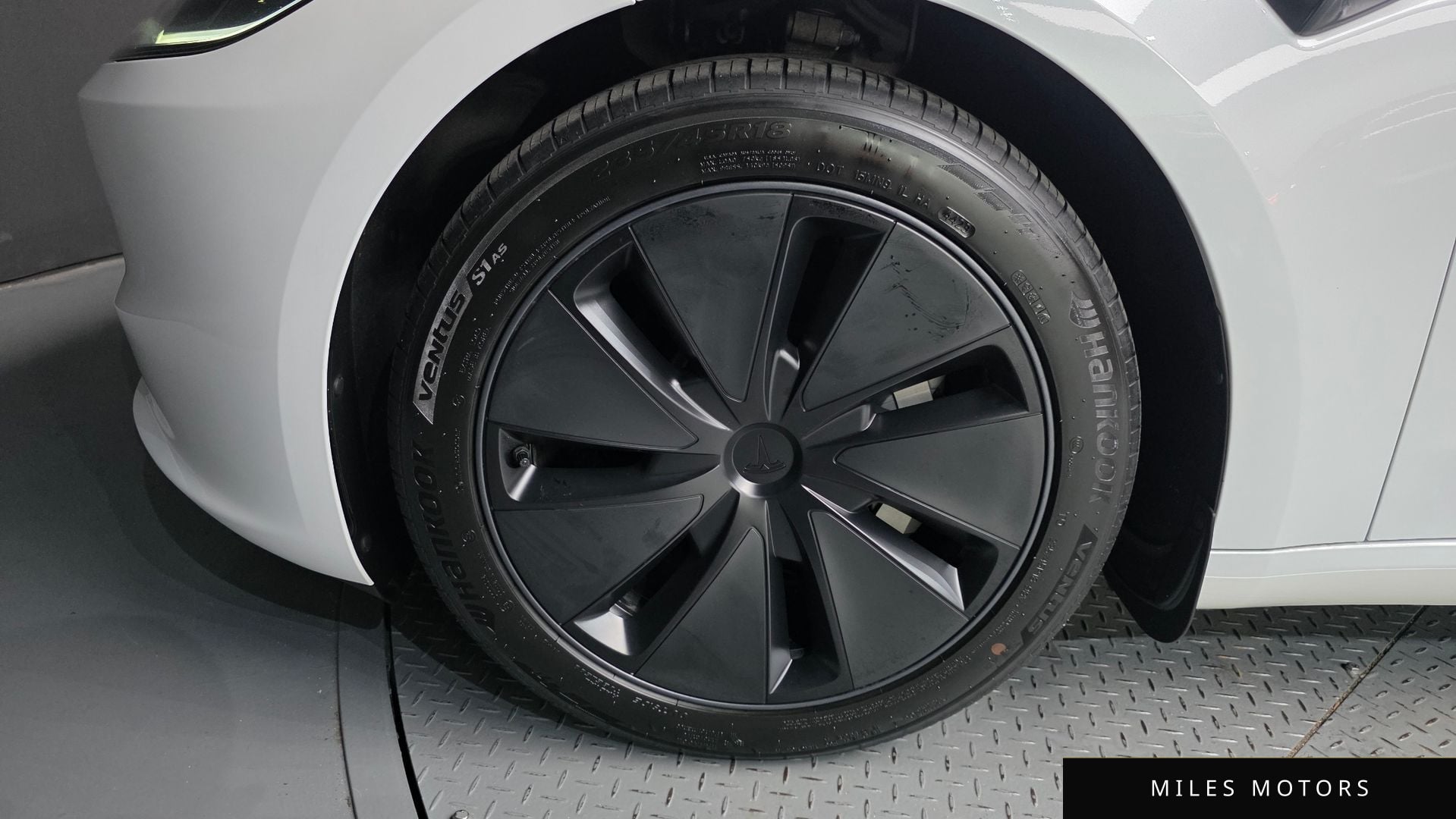 Tesla Model 3 2024 — миниатюра 5