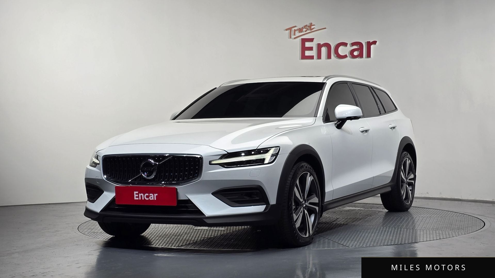 Volvo V60 2021 — фото 1 из 12