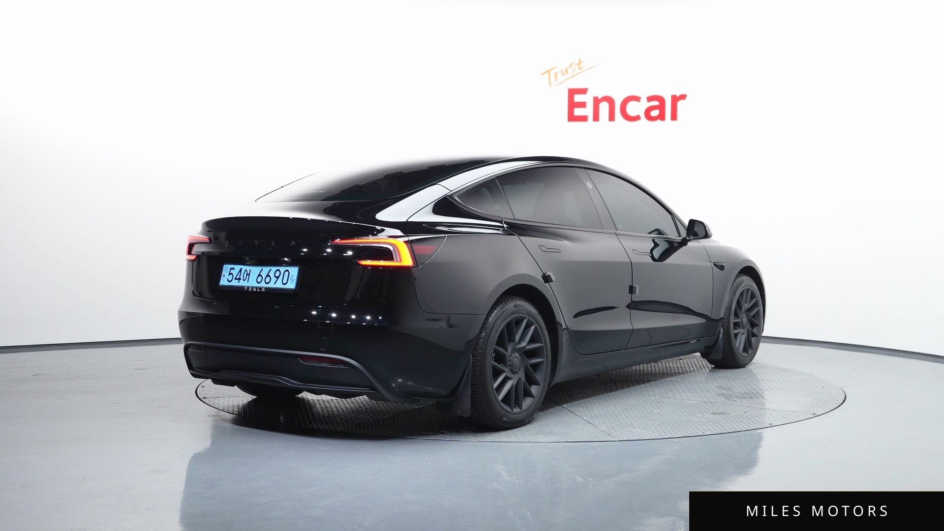 Tesla Model 3 2024 — миниатюра 2