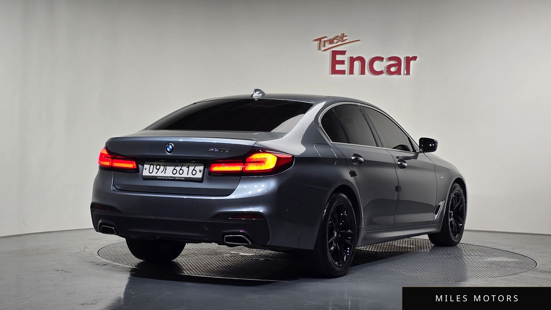 BMW 5 Series (G30) 2018 — миниатюра 2