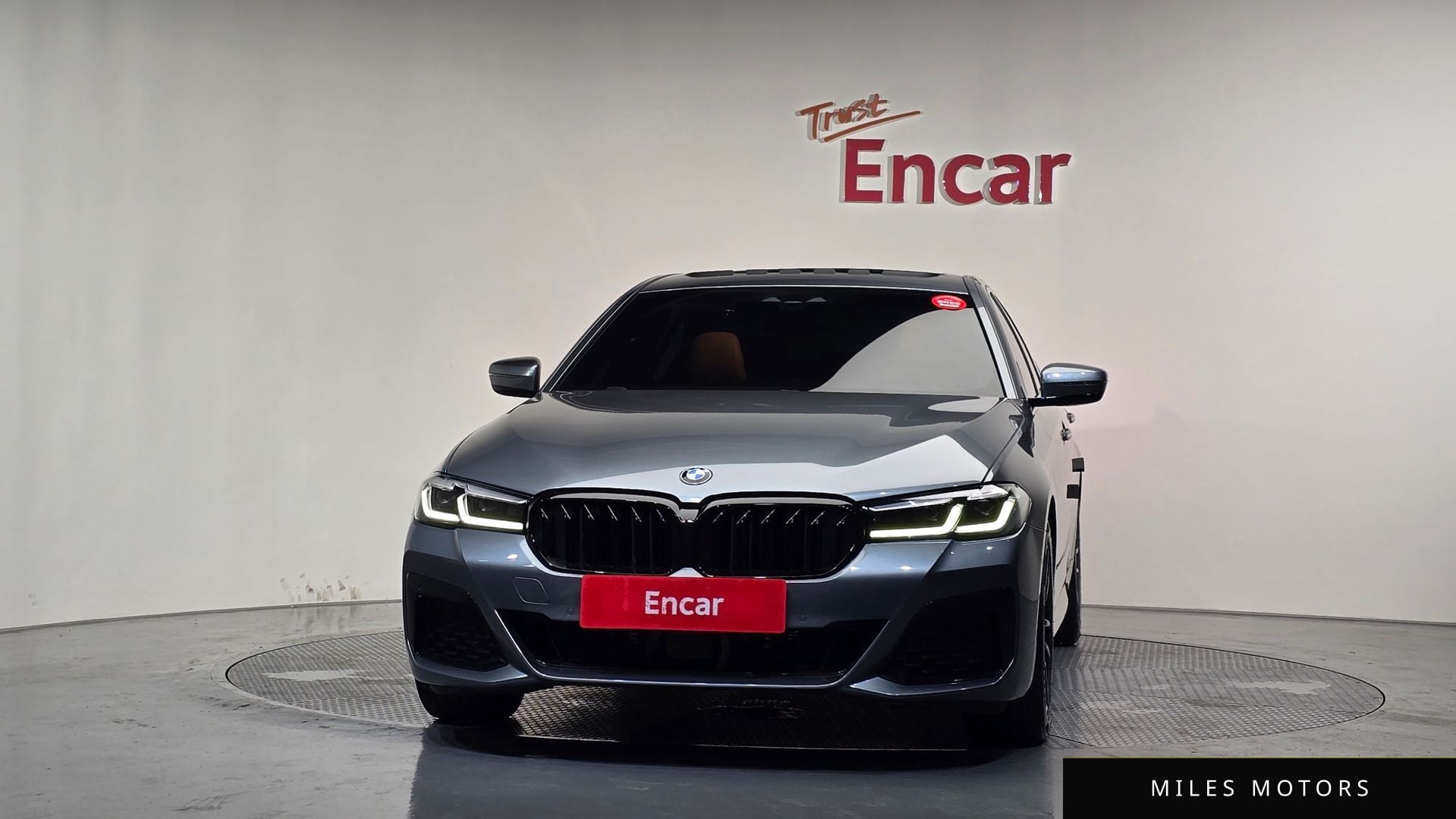 BMW 5 Series (G30) 2018 — миниатюра 3