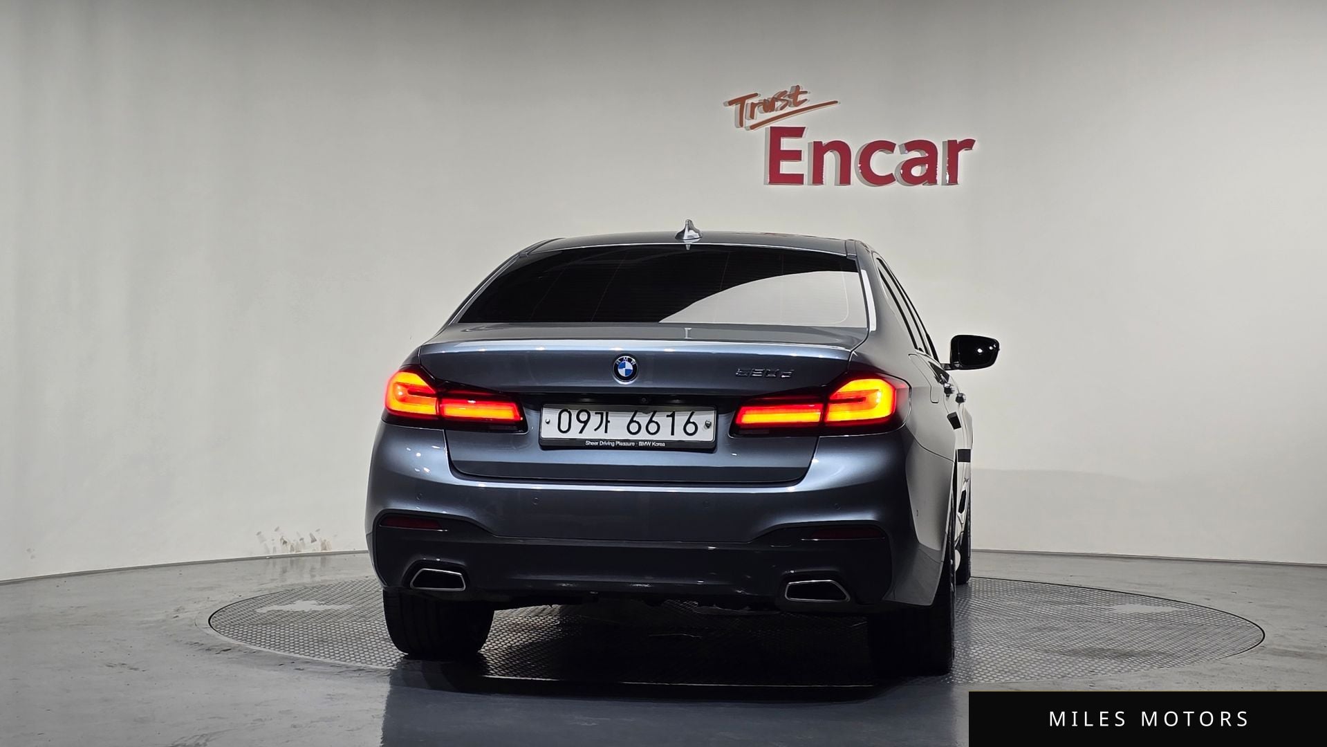 BMW 5 Series (G30) 2018 — миниатюра 4