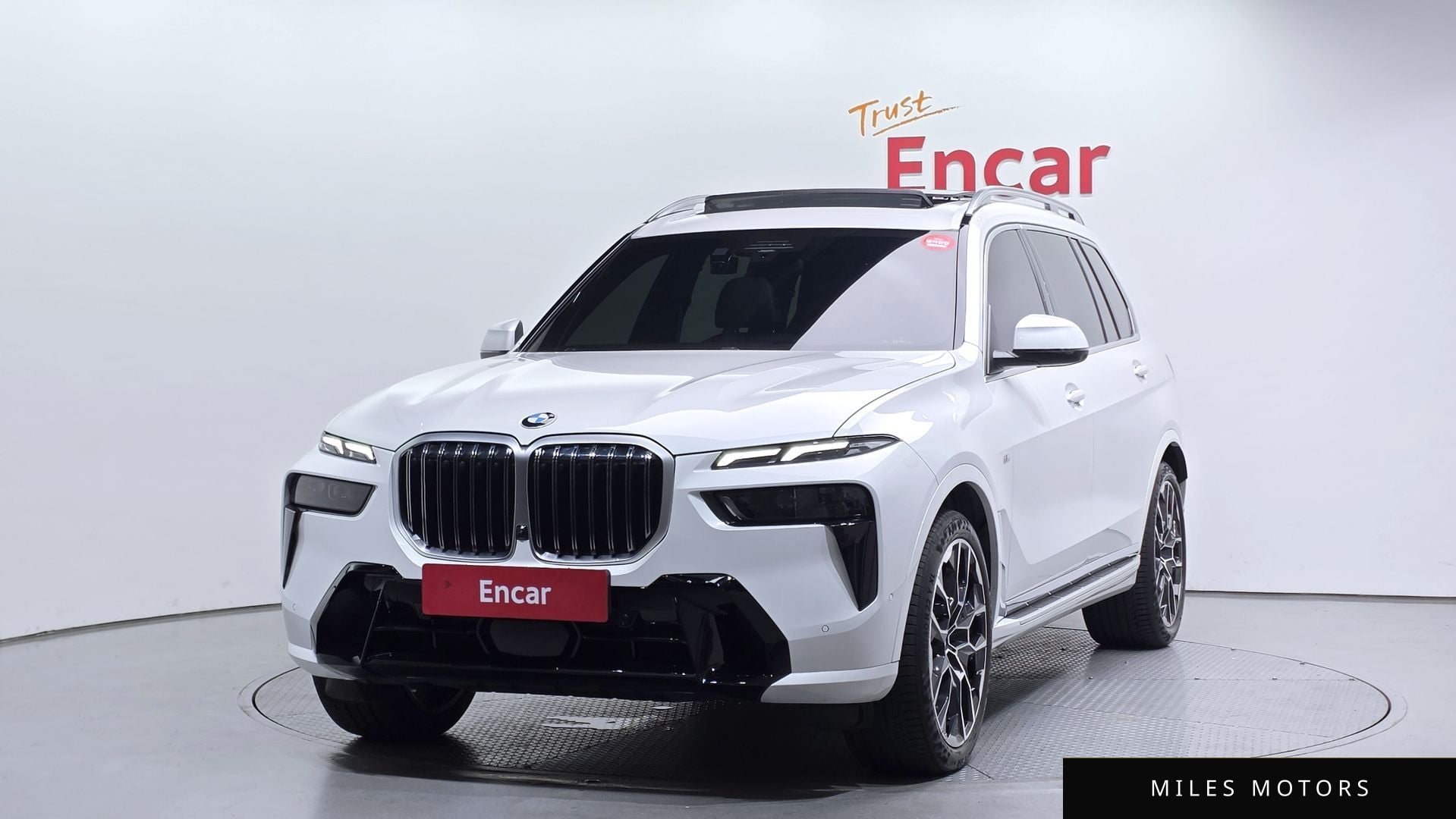 BMW X7 (G07) 2024 — фото 1 из 12